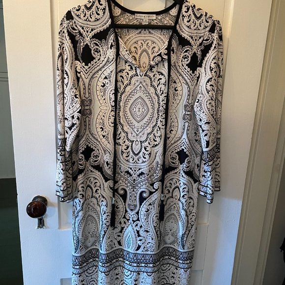 Elegant Cocktail Dress - Picture 3 of 4